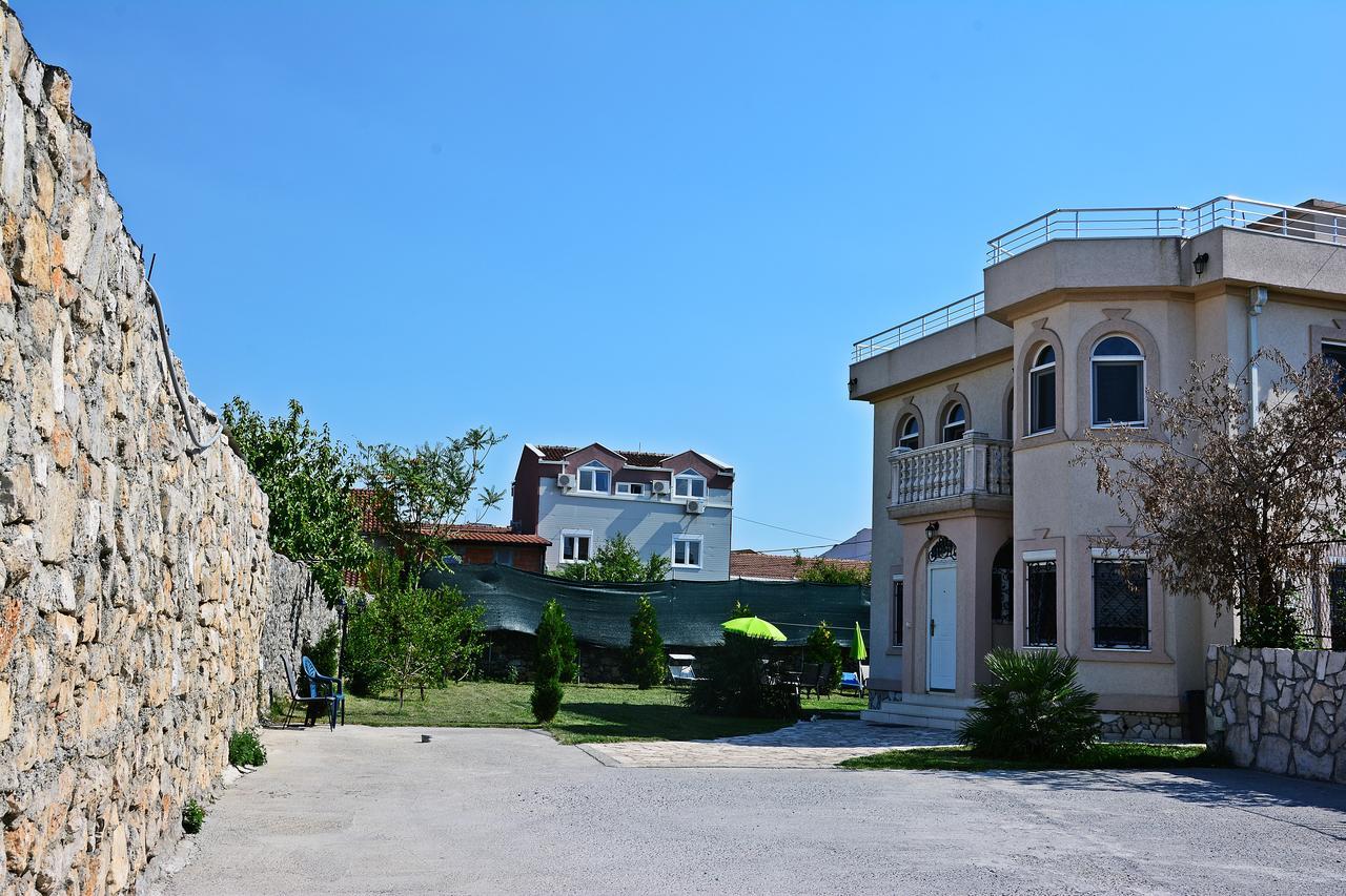 Montenegro Hostel B&B Podgorica Buitenkant foto
