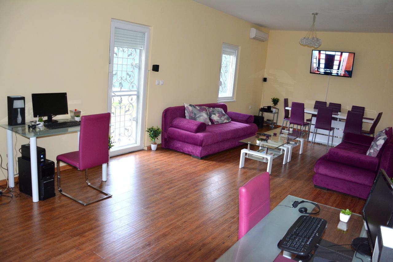 Montenegro Hostel B&B Podgorica Buitenkant foto