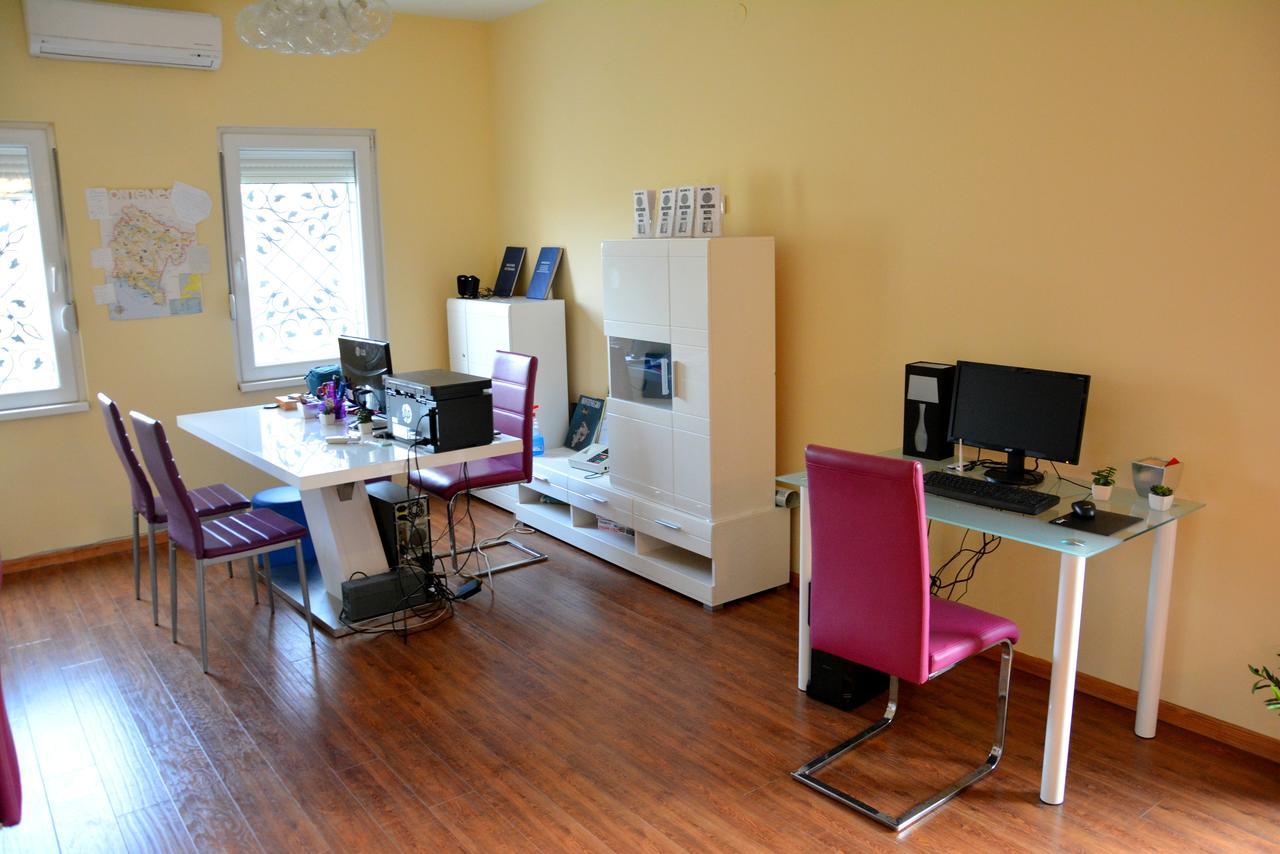 Montenegro Hostel B&B Podgorica Buitenkant foto