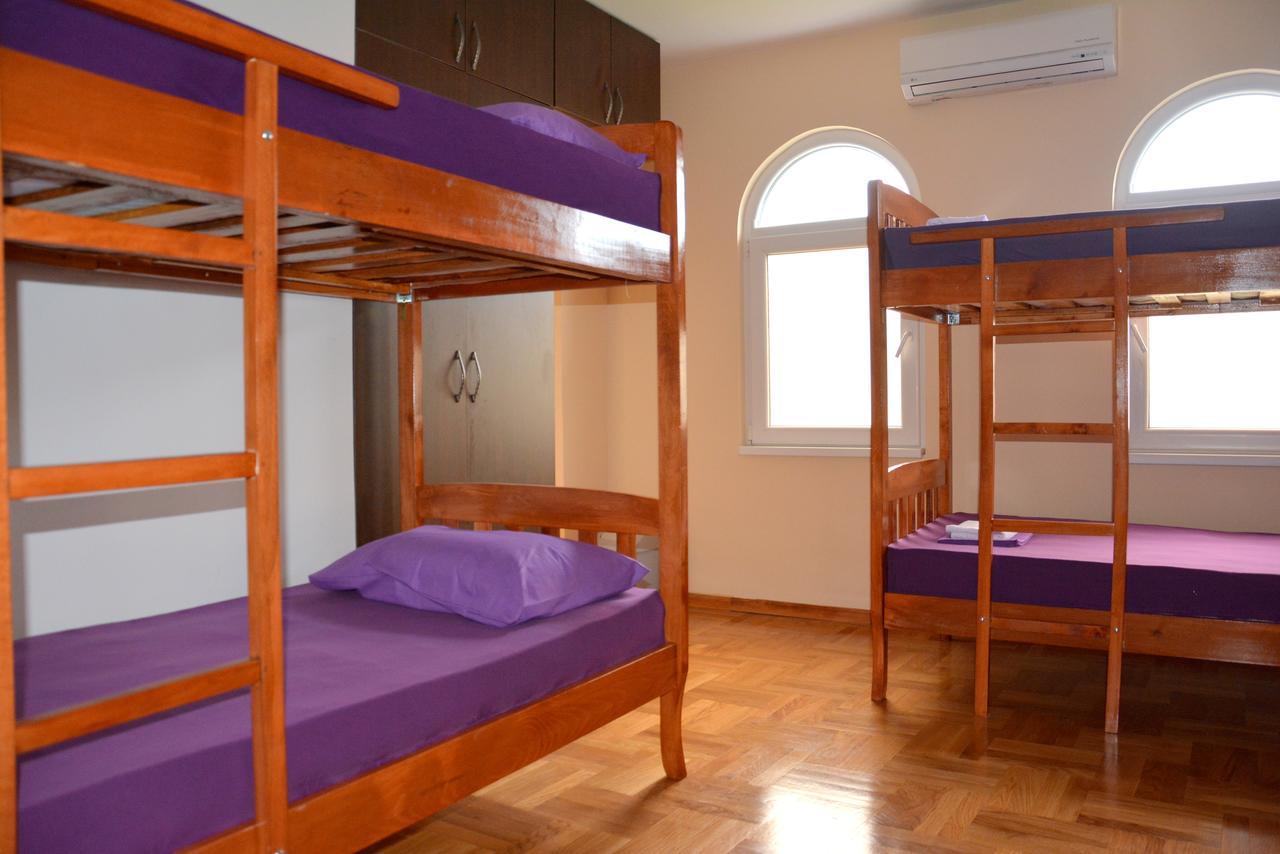 Montenegro Hostel B&B Podgorica Buitenkant foto